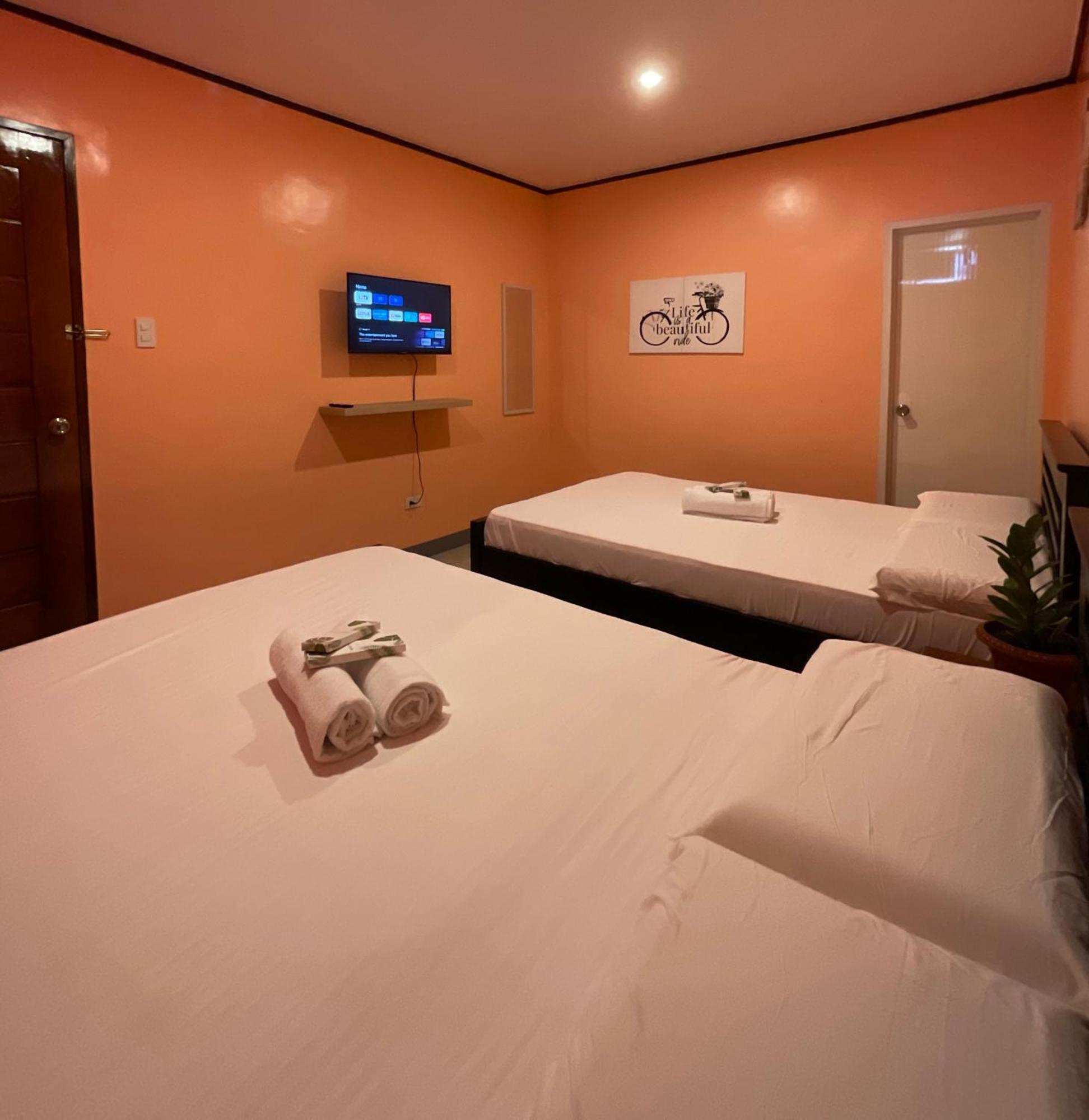 Halajo Bnb Transient Laoag Quarto foto