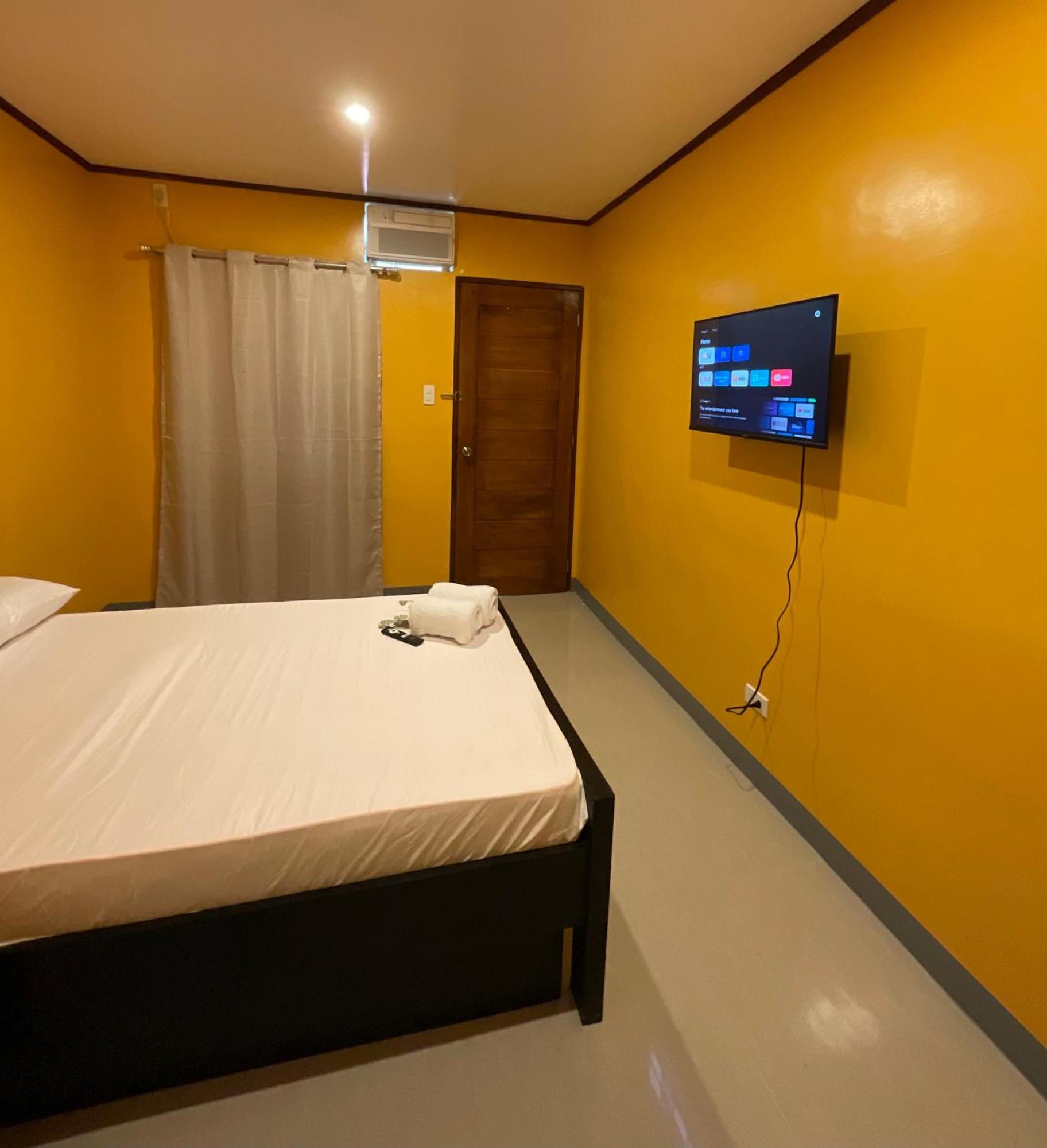 Halajo Bnb Transient Laoag Quarto foto