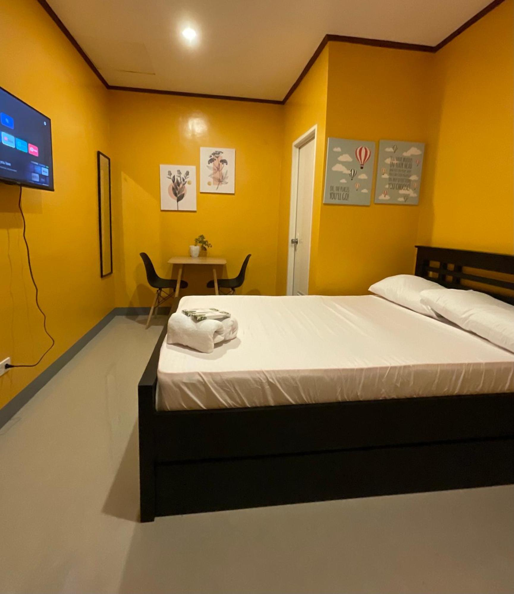 Halajo Bnb Transient Laoag Quarto foto
